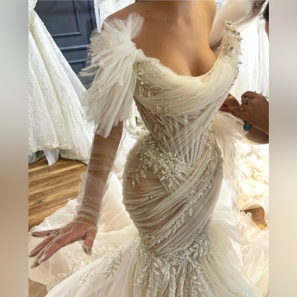 Wedding dress by Lena Berisha, large, ivory - Picture 6 of 9